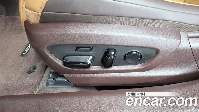 Lexus ES 2021 — photo 34