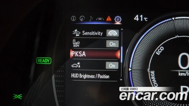 Lexus ES 2021 — photo 35