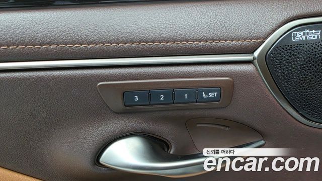 Lexus ES 2021 — photo 36