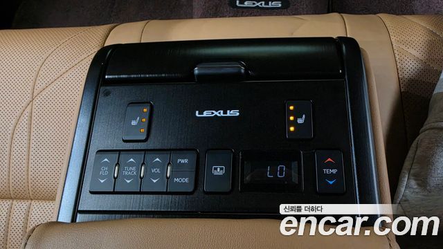 Lexus ES 2021 — photo 39