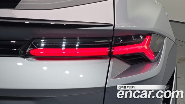 Lamborghini Urus 2024 — photo 9