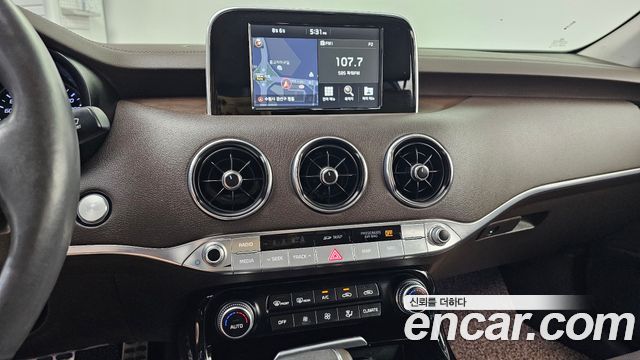 Kia Stinger 2018 — photo 20