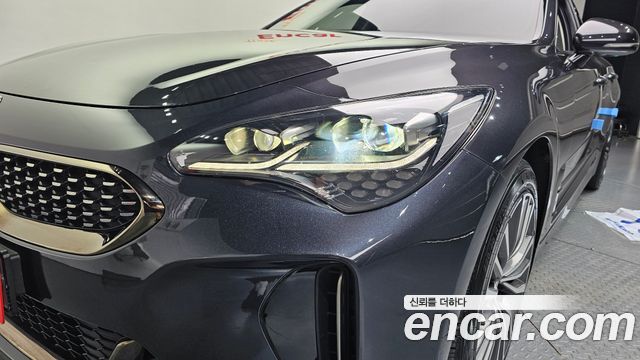 Kia Stinger 2018 — photo 8