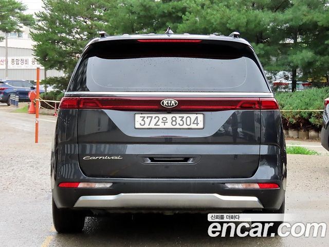 Kia Canival 2021 — photo 4
