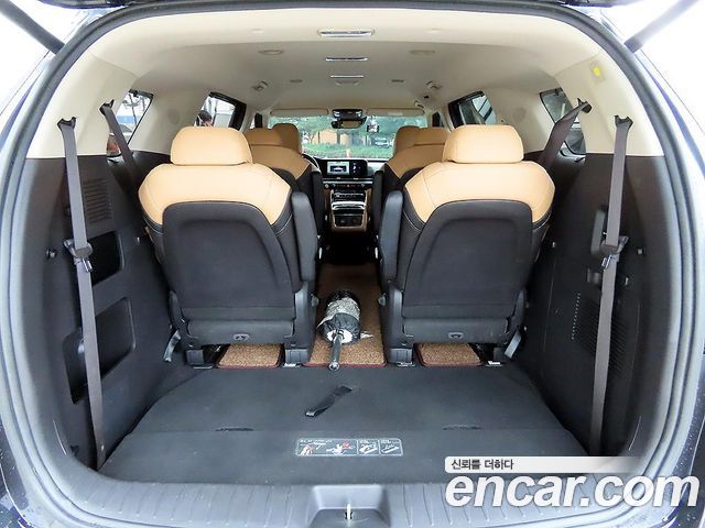 Kia Canival 2021 — photo 17