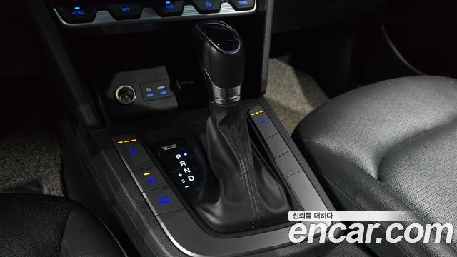 Hyundai AVANTE 2019 — photo 12