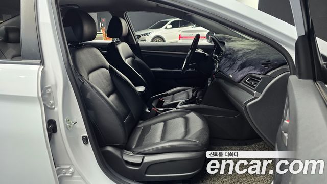Hyundai AVANTE 2019 — photo 13