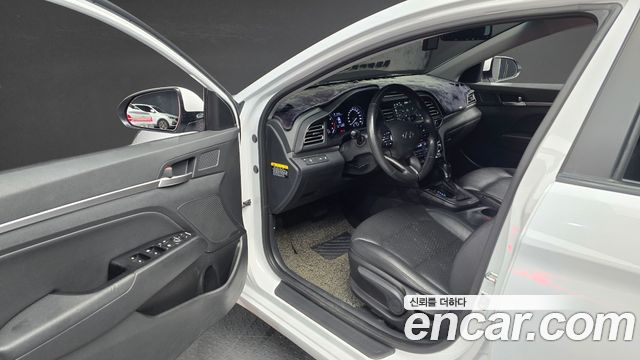 Hyundai AVANTE 2019 — photo 17