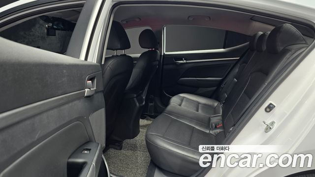 Hyundai AVANTE 2019 — photo 18