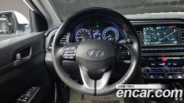 Hyundai AVANTE 2019 — photo 19