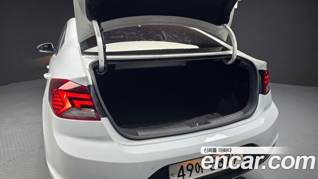 Hyundai AVANTE 2019 — photo 25