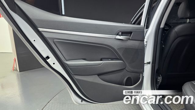 Hyundai AVANTE 2019 — photo 15