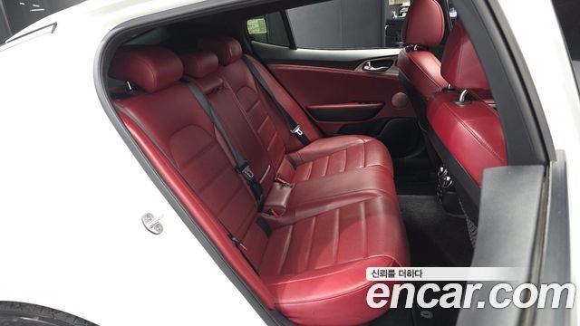 Kia Stinger 2018 — photo 18