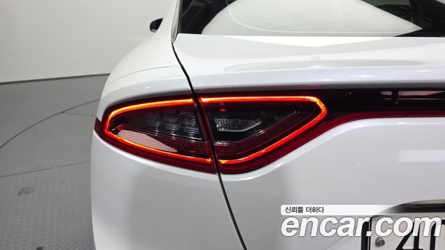 Kia Stinger 2018 — photo 9
