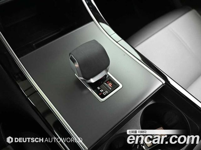Land Rover Range Rover Velar 2025 — photo 9