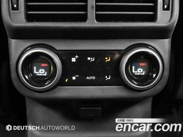 Land Rover Range Rover Velar 2025 — photo 16