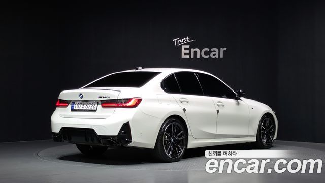 BMW 3-Series 2023 — photo 2