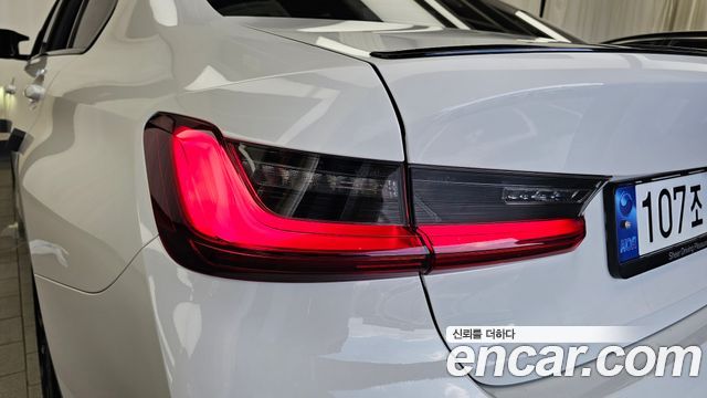 BMW 3-Series 2023 — photo 9