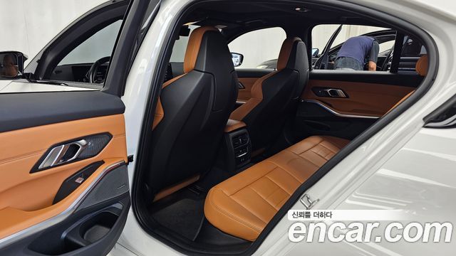 BMW 3-Series 2023 — photo 16