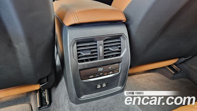 BMW 3-Series 2023 — photo 31
