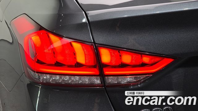 Genesis G80 2018 — photo 9