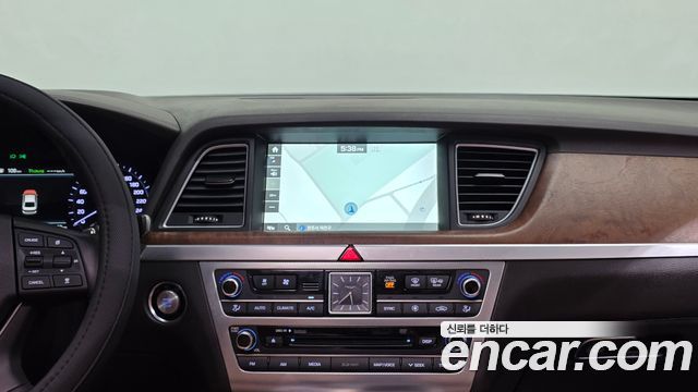 Genesis G80 2018 — photo 27