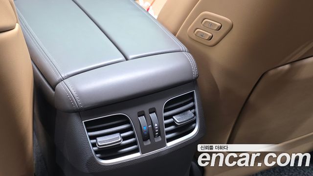 Genesis G80 2018 — photo 32