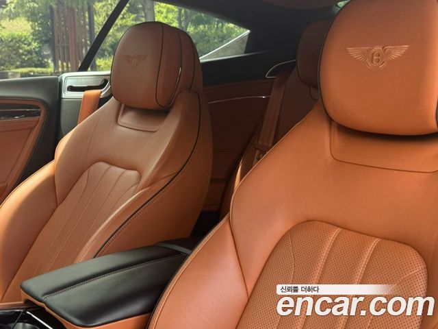 Bentley Continental 2018 — photo 10