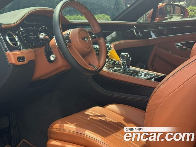 Bentley Continental 2018 — photo 13