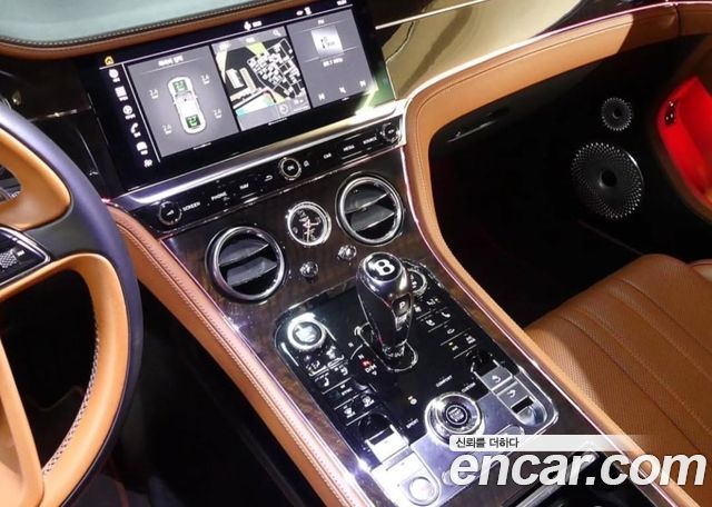Bentley Continental 2018 — photo 15