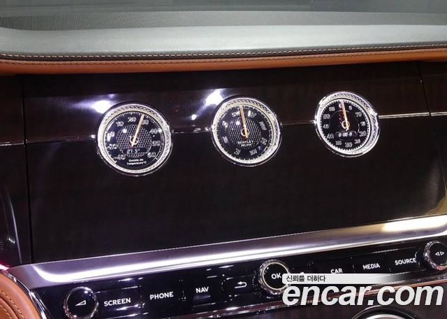 Bentley Continental 2018 — photo 17