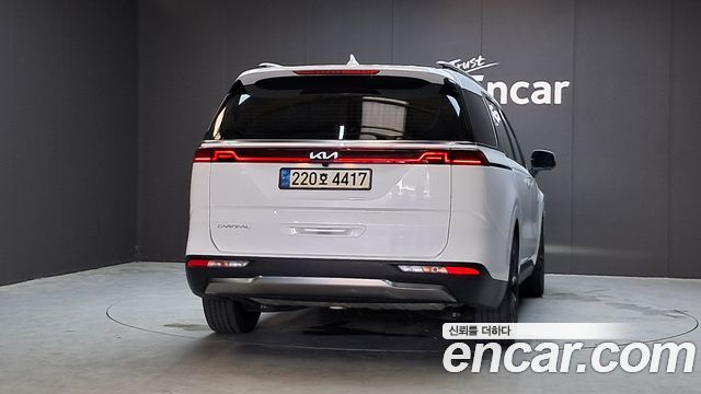 Kia Canival 2023 — photo 4
