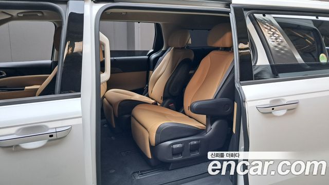 Kia Canival 2023 — photo 13