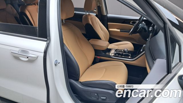 Kia Canival 2023 — photo 17