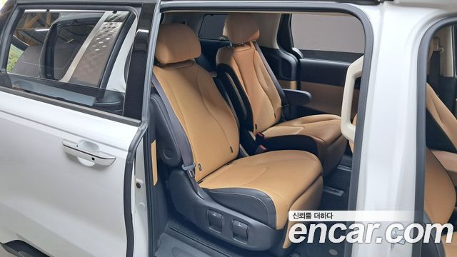 Kia Canival 2023 — photo 16