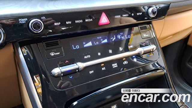 Kia Canival 2023 — photo 31