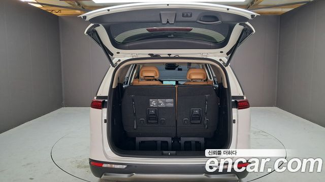 Kia Canival 2023 — photo 36