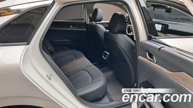 Kia K5 2023 — photo 17