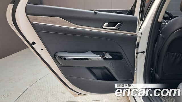 Kia K5 2023 — photo 15