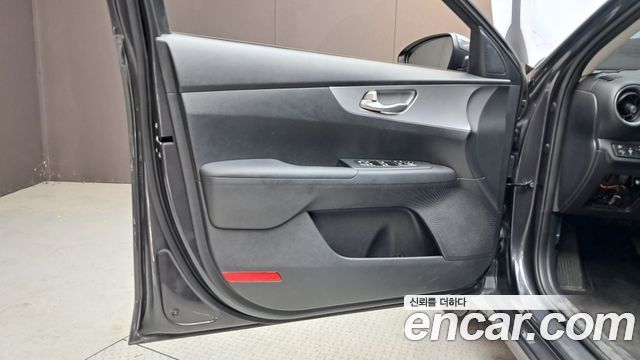 Kia K3 2022 — photo 14