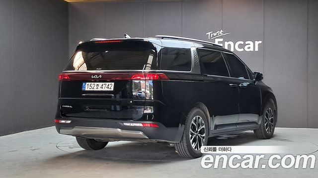 Kia Canival 2023 — photo 2