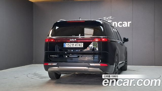 Kia Canival 2023 — photo 4