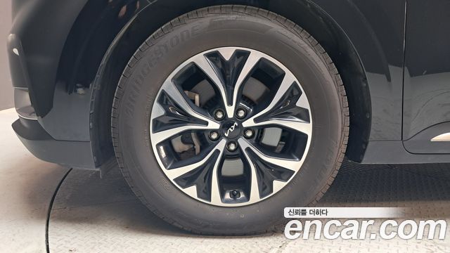 Kia Canival 2023 — photo 5