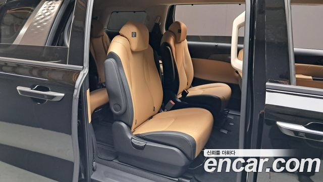 Kia Canival 2023 — photo 17