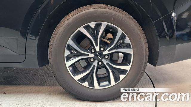 Kia Canival 2023 — photo 7