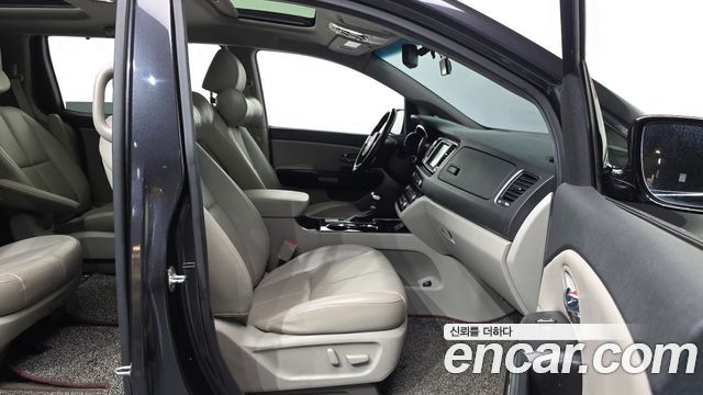 Kia Canival 2019 — photo 17