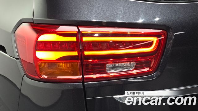 Kia Canival 2019 — photo 9