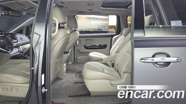 Kia Canival 2019 — photo 16
