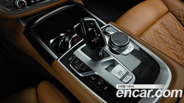 BMW 7-Series 2020 — photo 9