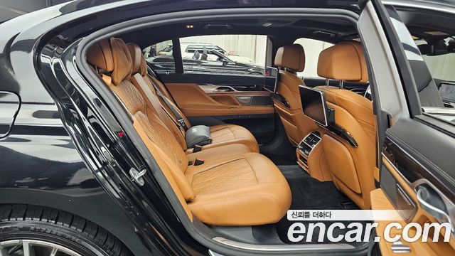 BMW 7-Series 2020 — photo 12